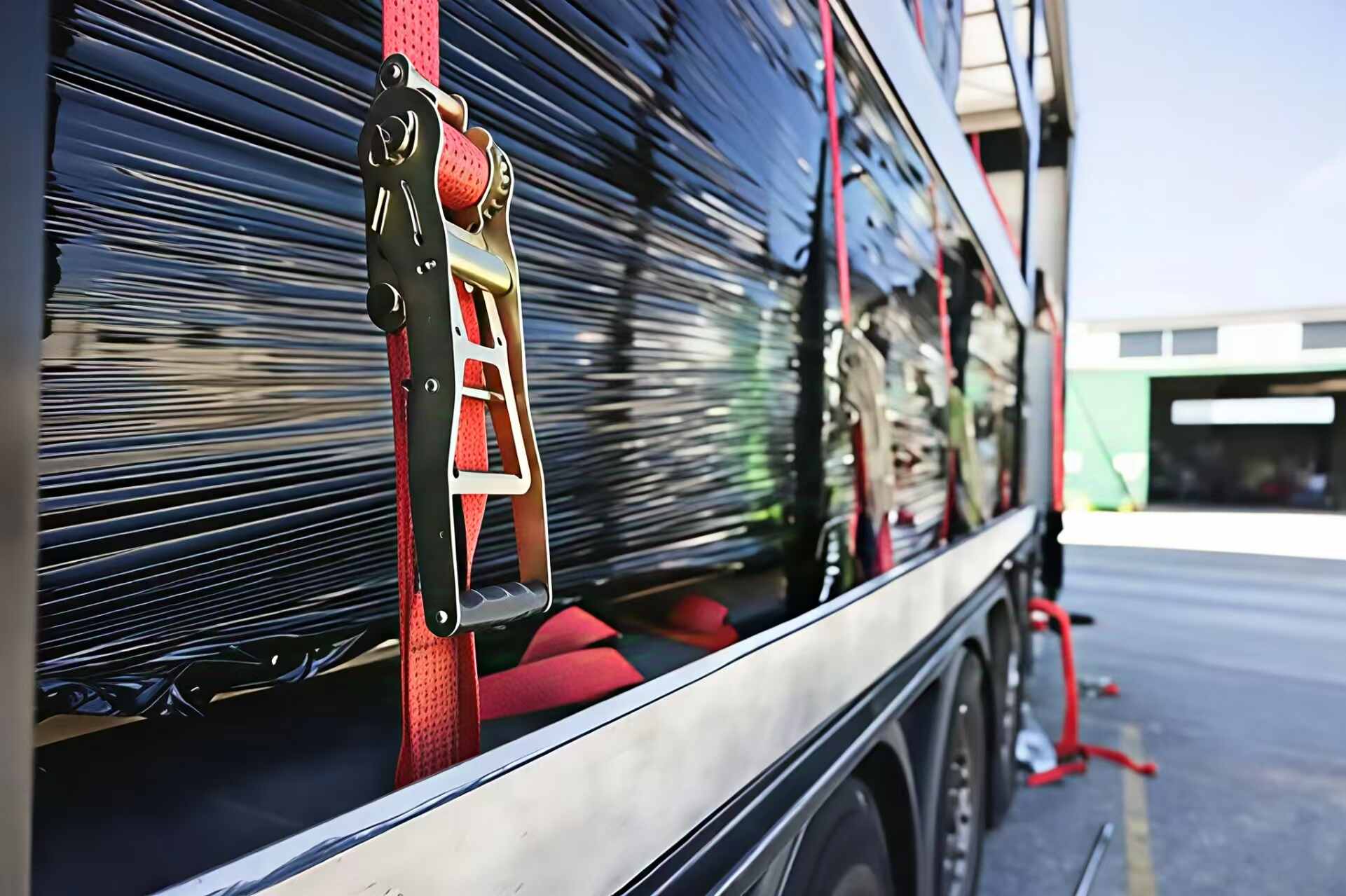 Correas de trinquete vs. correas de cabrestante: su guía para la seguridad de carga más inteligente
